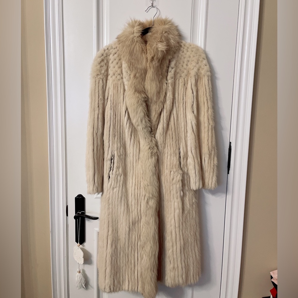 Fur coat - Picture 2 of 5